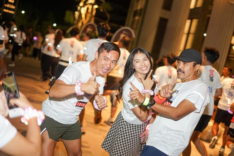 Race photo from PIK NITE RUN VIBES