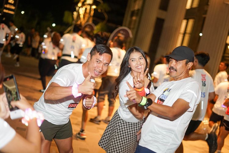 Race photo from PIK NITE RUN VIBES