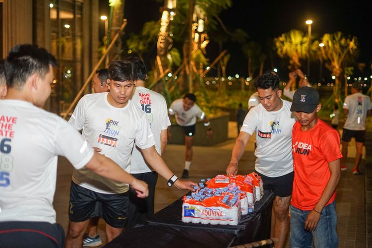 Race photo from PIK NITE RUN VIBES