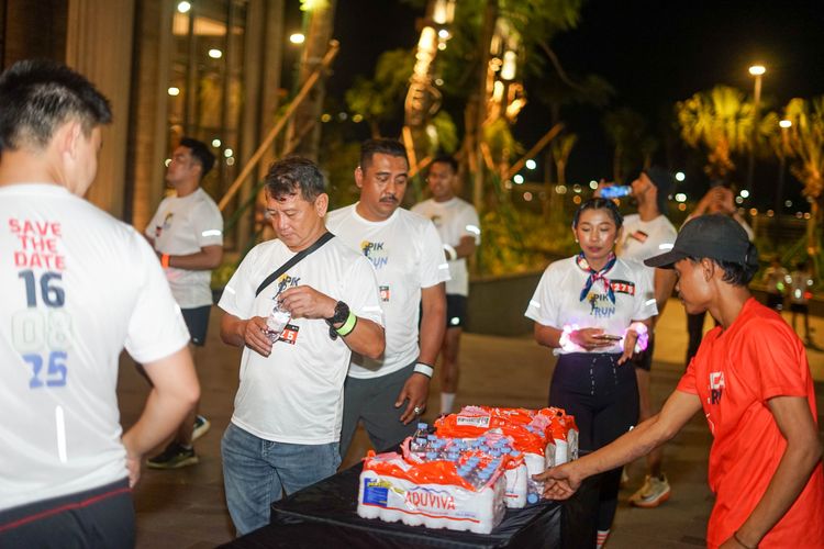 Race photo from PIK NITE RUN VIBES
