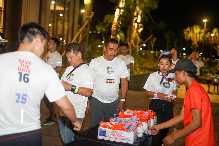 Race photo from PIK NITE RUN VIBES