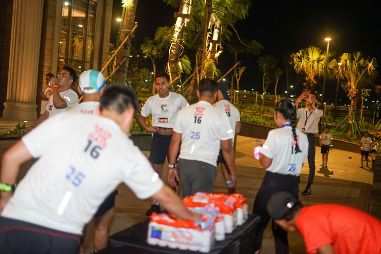 Race photo from PIK NITE RUN VIBES