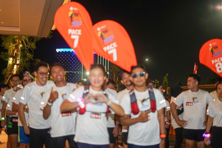 Race photo from PIK NITE RUN VIBES