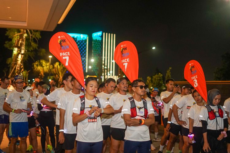 Race photo from PIK NITE RUN VIBES