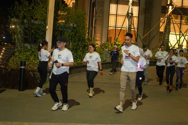 Race photo from PIK NITE RUN VIBES