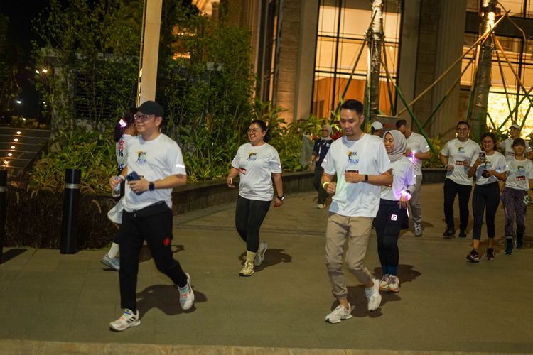 Race photo from PIK NITE RUN VIBES