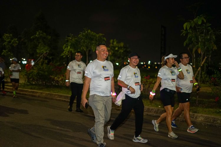 Race photo from PIK NITE RUN VIBES