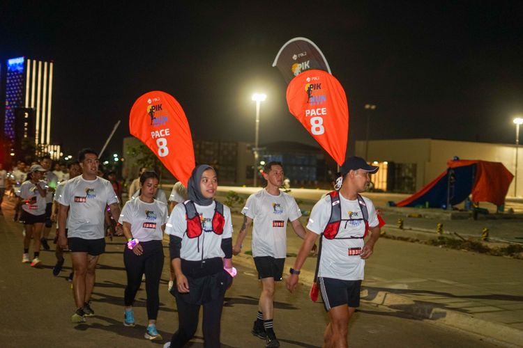 Race photo from PIK NITE RUN VIBES