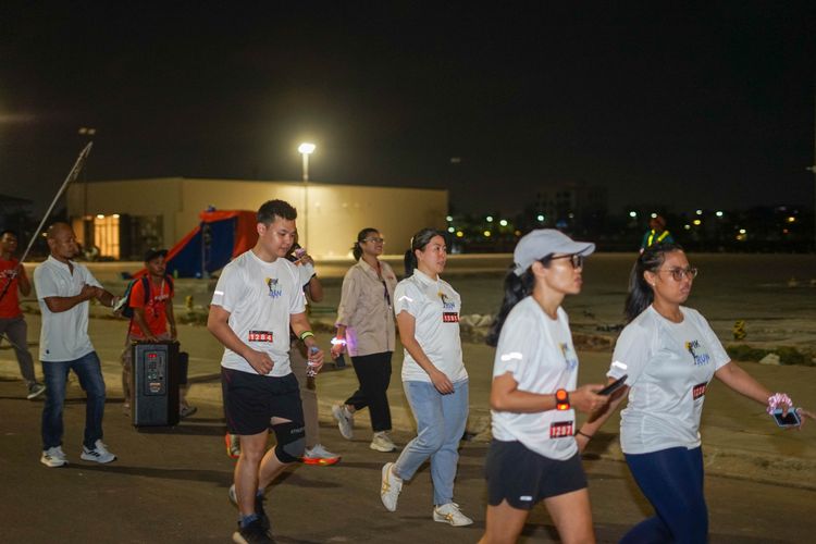 Race photo from PIK NITE RUN VIBES
