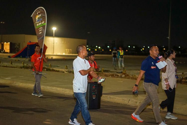 Race photo from PIK NITE RUN VIBES