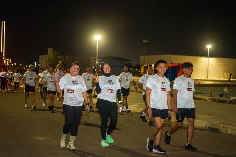 Race photo from PIK NITE RUN VIBES