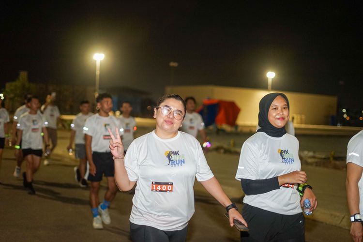 Race photo from PIK NITE RUN VIBES