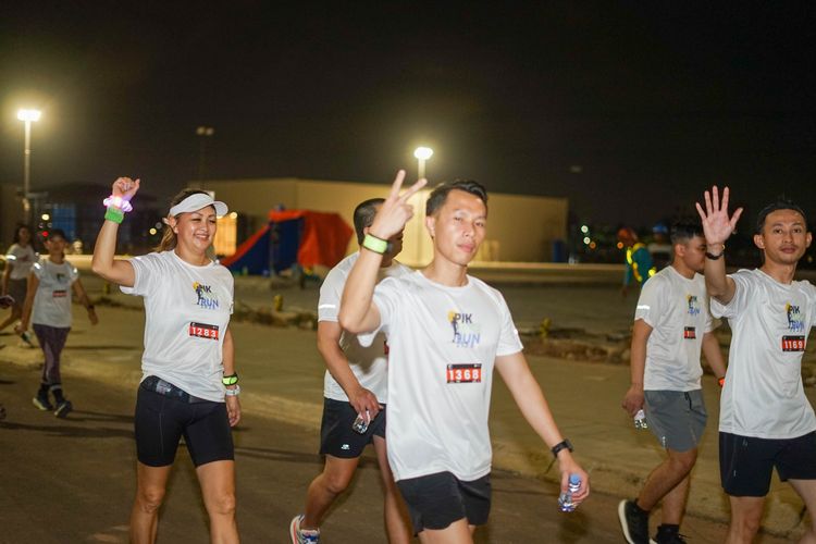 Race photo from PIK NITE RUN VIBES
