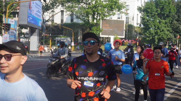 Race photo from Happy One Decade Unpad Runner
