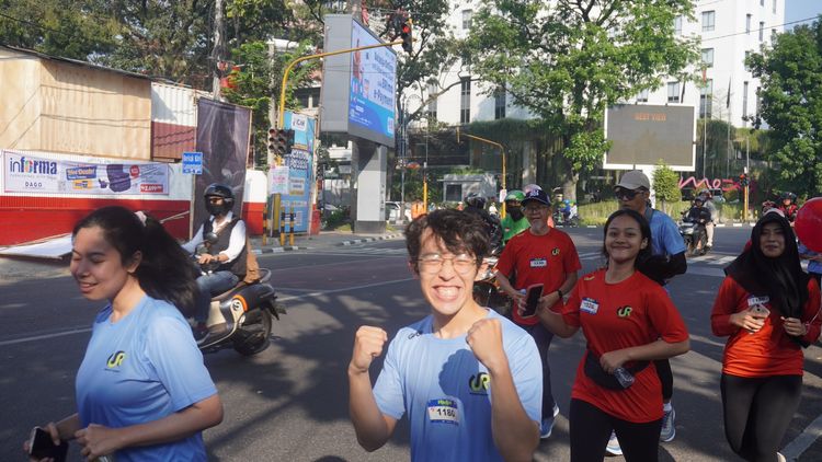 Race photo from Happy One Decade Unpad Runner