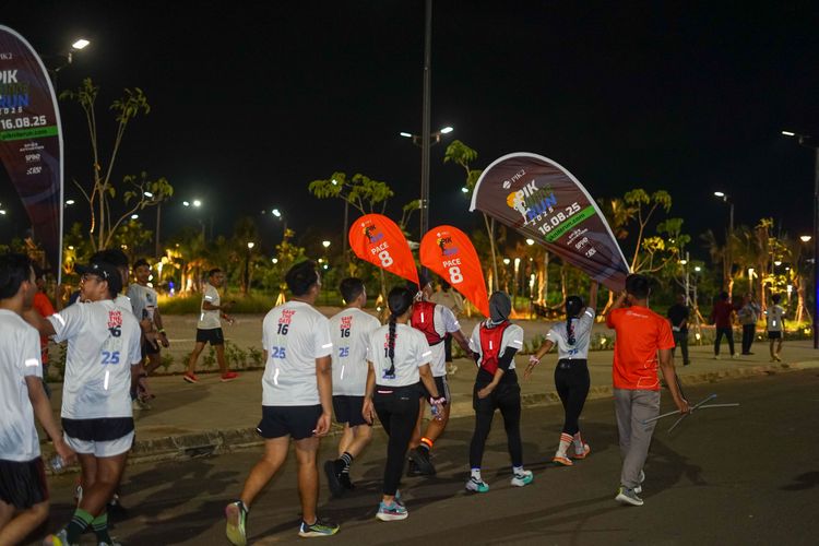 Race photo from PIK NITE RUN VIBES