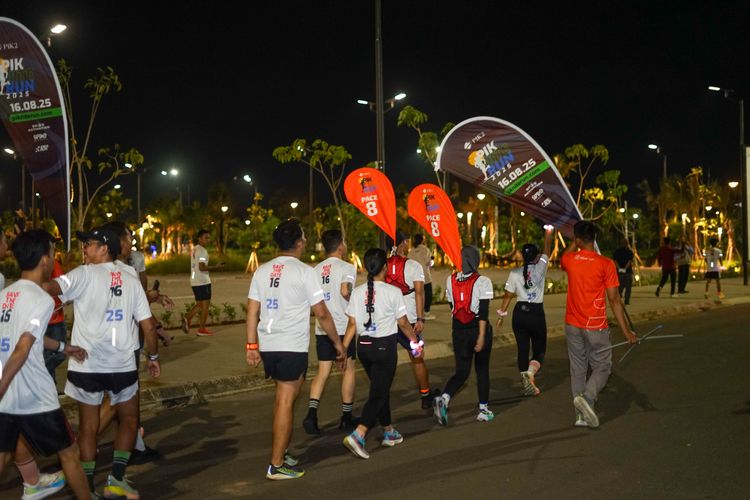 Race photo from PIK NITE RUN VIBES