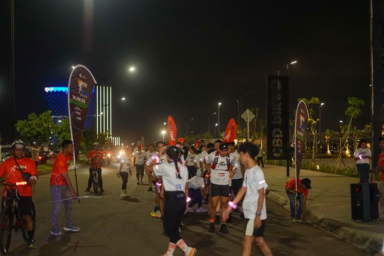 Race photo from PIK NITE RUN VIBES