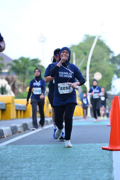 Race photo from KEMLU RUN 2025