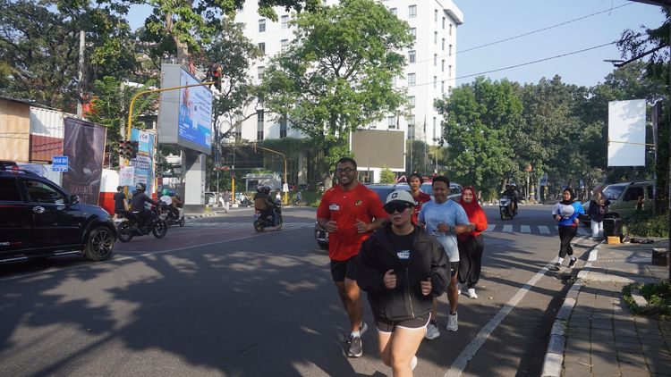 Race photo from Happy One Decade Unpad Runner