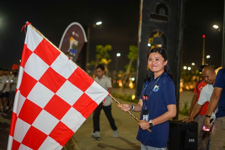 Race photo from PIK NITE RUN VIBES
