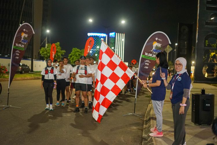 Race photo from PIK NITE RUN VIBES