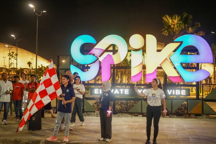 Race photo from PIK NITE RUN VIBES