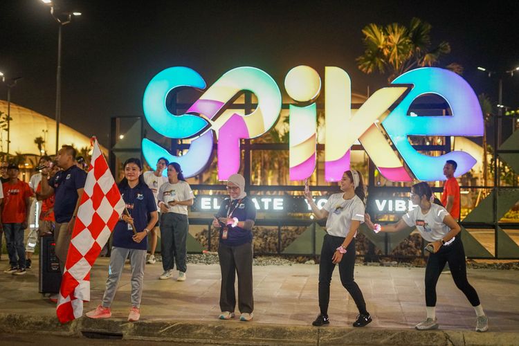 Race photo from PIK NITE RUN VIBES