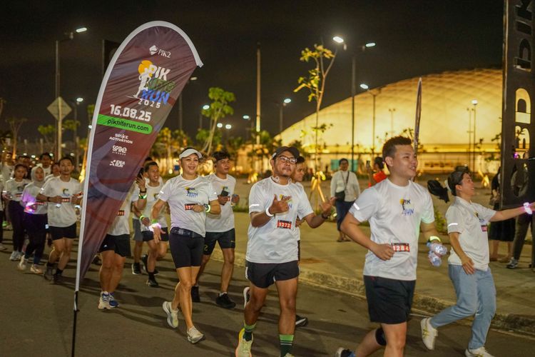 Race photo from PIK NITE RUN VIBES