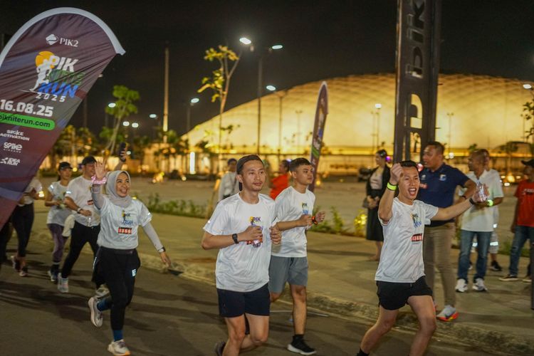 Race photo from PIK NITE RUN VIBES