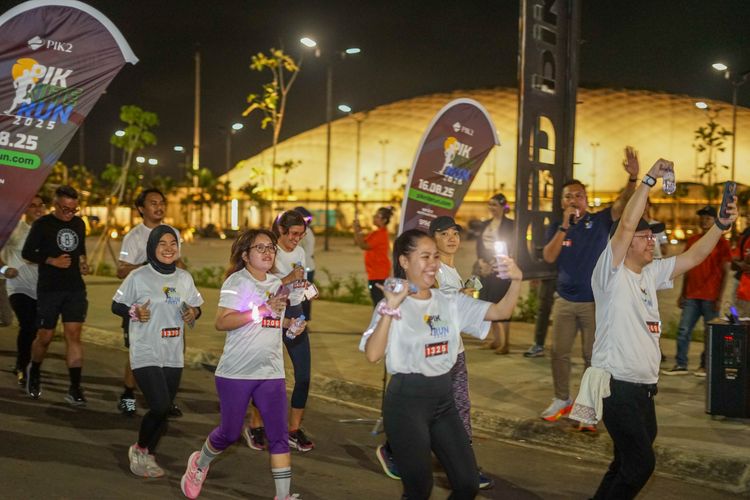 Race photo from PIK NITE RUN VIBES