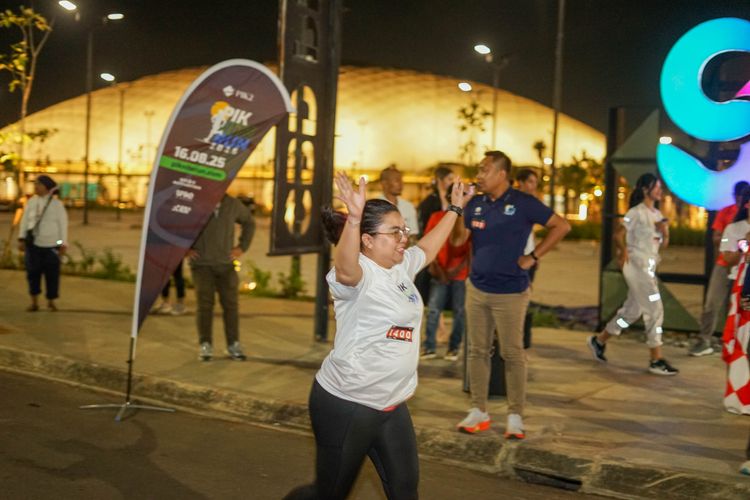 Race photo from PIK NITE RUN VIBES