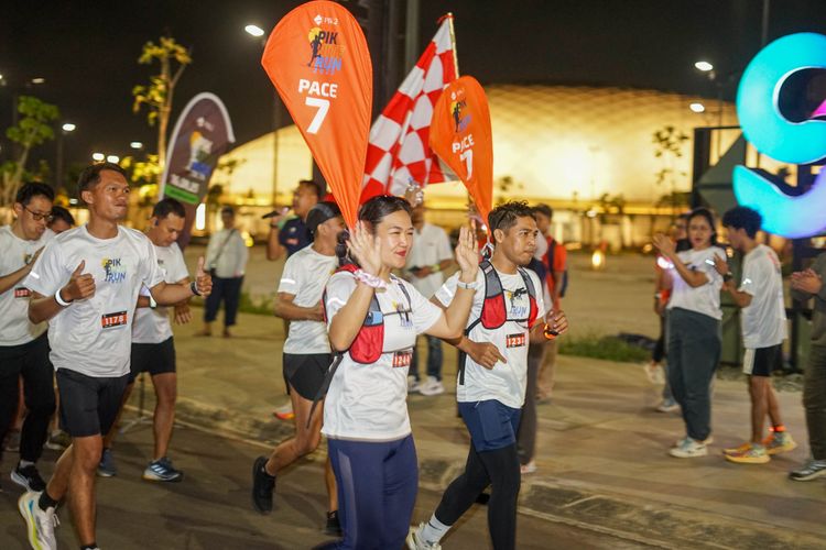 Race photo from PIK NITE RUN VIBES