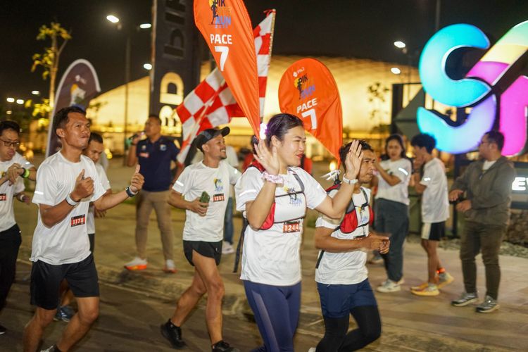 Race photo from PIK NITE RUN VIBES