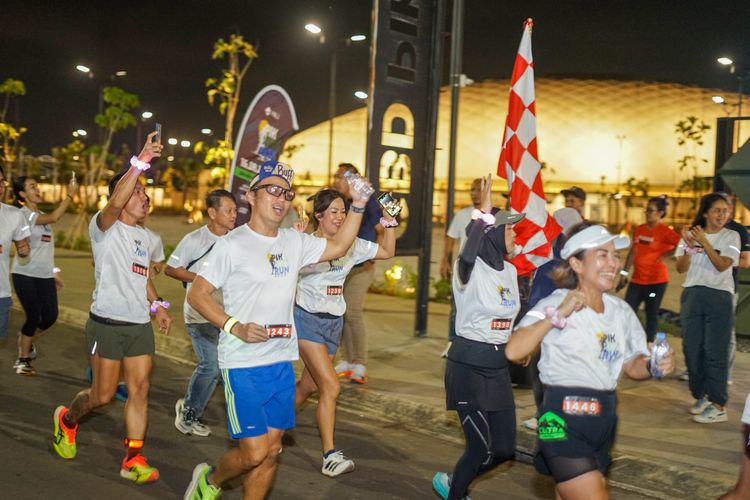 Race photo from PIK NITE RUN VIBES