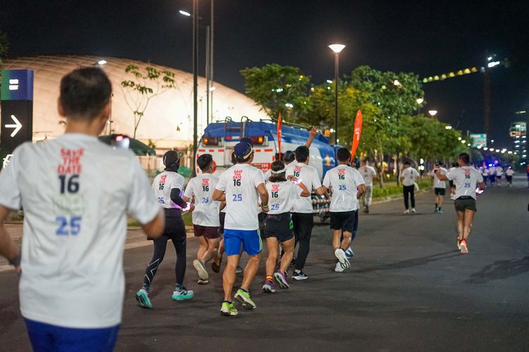 Race photo from PIK NITE RUN VIBES