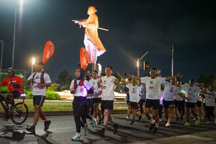 Race photo from PIK NITE RUN VIBES