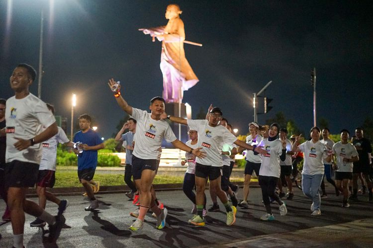 Race photo from PIK NITE RUN VIBES