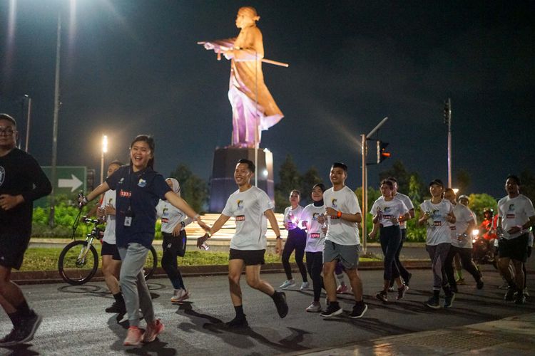Race photo from PIK NITE RUN VIBES