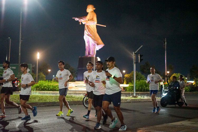 Race photo from PIK NITE RUN VIBES