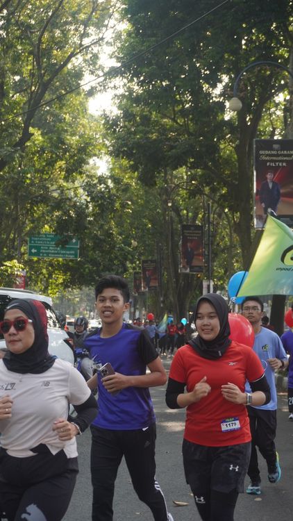 Race photo from Happy One Decade Unpad Runner