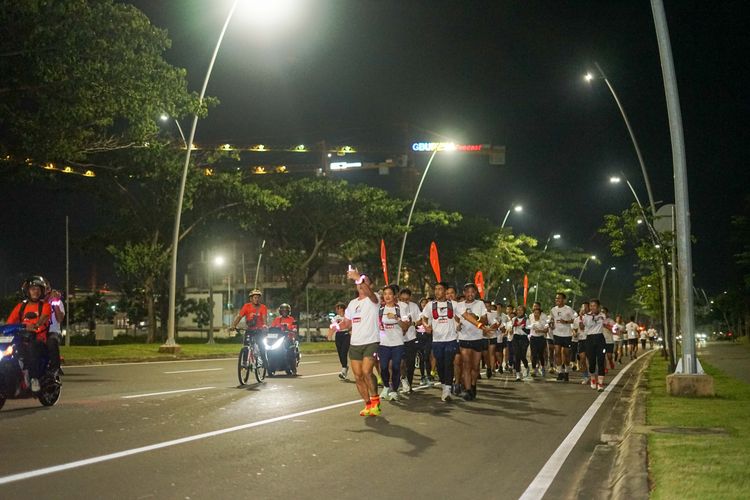 Race photo from PIK NITE RUN VIBES