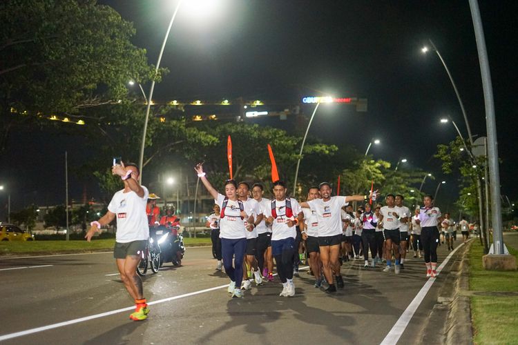 Race photo from PIK NITE RUN VIBES