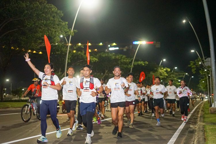 Race photo from PIK NITE RUN VIBES