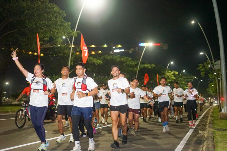 Race photo from PIK NITE RUN VIBES