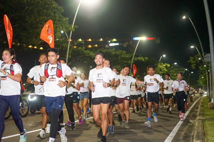 Race photo from PIK NITE RUN VIBES