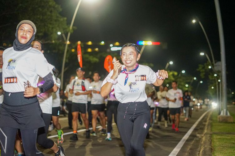 Race photo from PIK NITE RUN VIBES