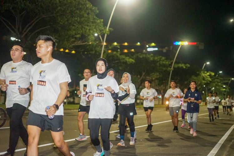 Race photo from PIK NITE RUN VIBES