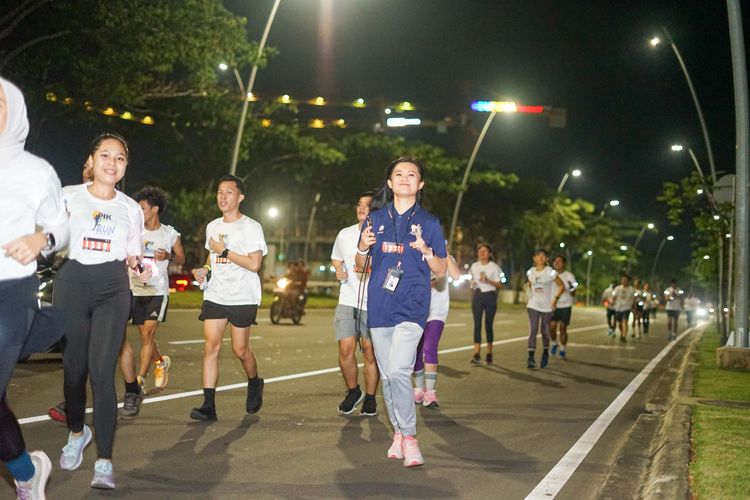 Race photo from PIK NITE RUN VIBES