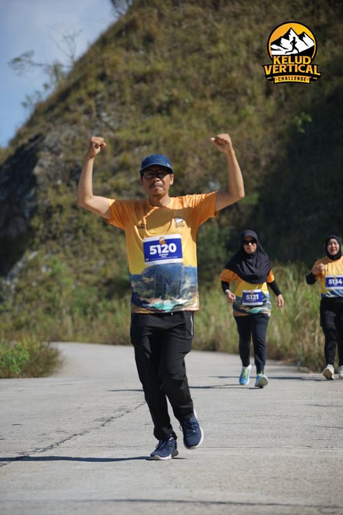 Race photo from Kelud Vertical Challenge 2024